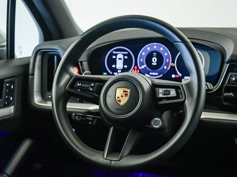 Used 2025 Porsche Cayenne AWD/4WD image 13
