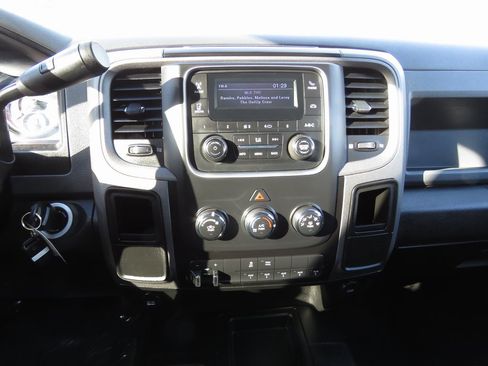 Used 2018 RAM 2500 Tradesman w/ Chrome Appearance Group image 24