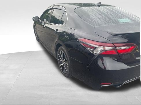 Used 2021 Toyota Camry SE FWD image 5