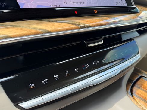Used 2021 Cadillac Escalade Premium Luxury Platinum AWD/4WD image 60