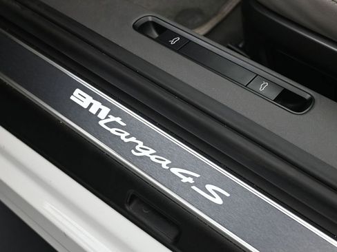 Certified 2021 Porsche 911 Targa 4S image 27