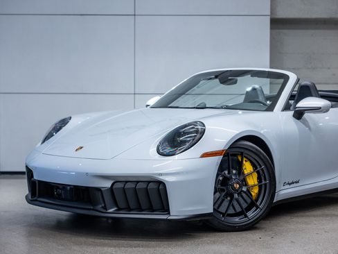 Certified 2025 Porsche 911 Carrera 4 GTS AWD/4WD image 23