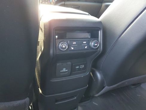 Used 2022 GMC Acadia SLT w/ Elevation Edition image 15