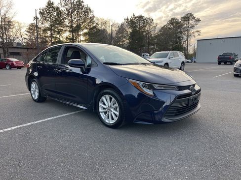 Used 2025 Toyota Corolla LE image 6