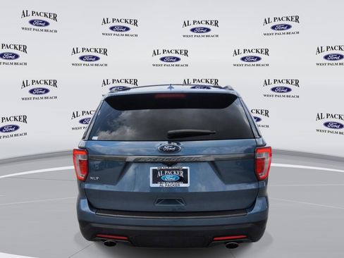 Used 2018 Ford Explorer XLT w/ Equipment Group 202A FWD image 4