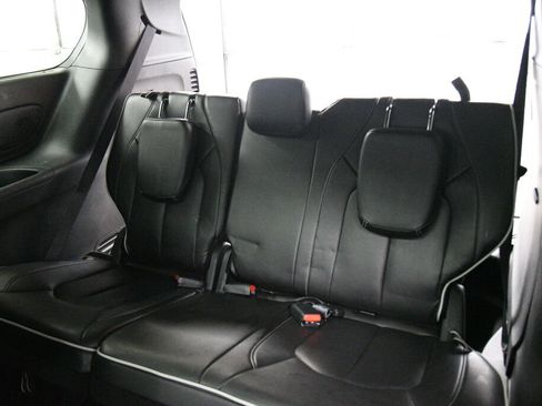 Used 2025 Chrysler Pacifica Limited FWD image 25