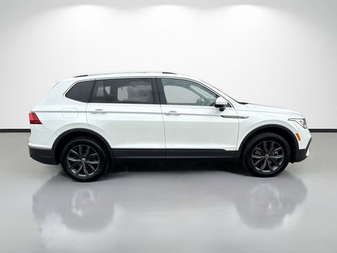 Used 2023 Volkswagen Tiguan SE image 2
