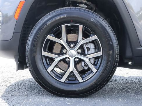 Used 2025 Jeep Grand Cherokee Limited image 17