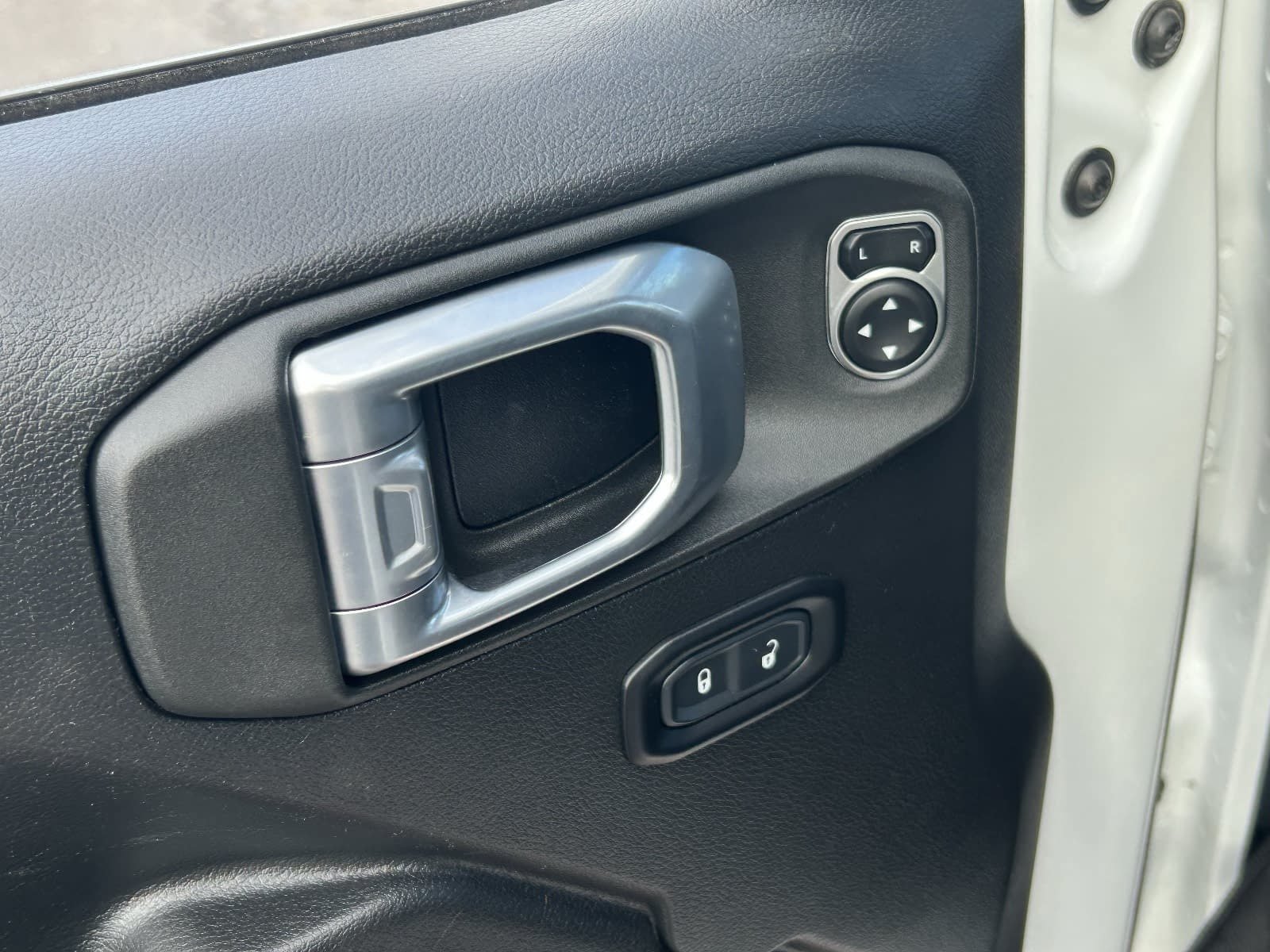 Used 2021 Jeep Gladiator Mojave AWD/4WD image 26