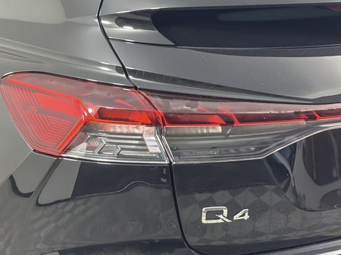 Used 2025 Audi Q4 e-tron Premium w/ Convenience Package image 27