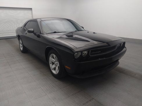 Used 2014 Dodge Challenger SXT RWD image 13