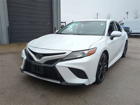 Used 2019 Toyota Camry XSE image 11