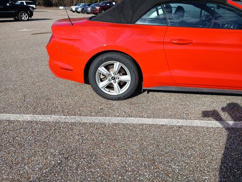 Used 2015 Ford Mustang Convertible image 7