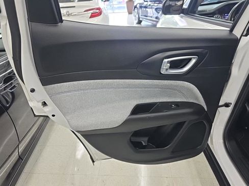 Used 2022 Jeep Compass Latitude image 13