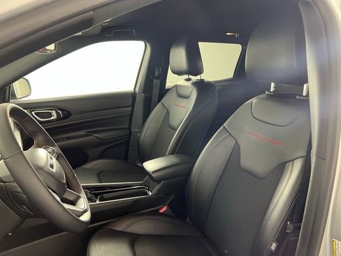 Used 2024 Jeep Compass Trailhawk image 12