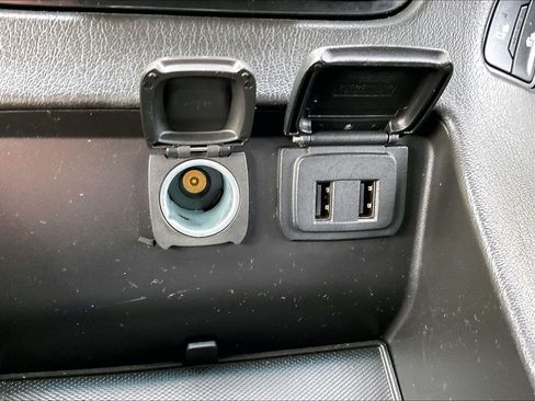 Used 2019 Chevrolet Suburban LT w/ Luxury Package image 32