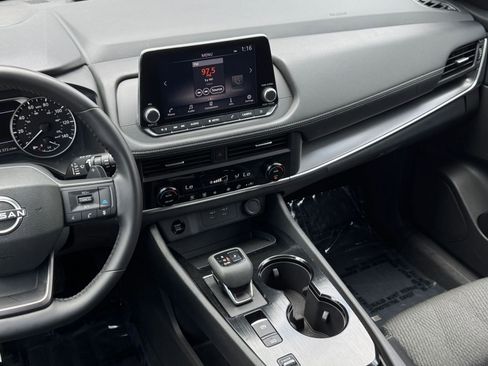 Used 2025 Nissan Rogue SV FWD image 20