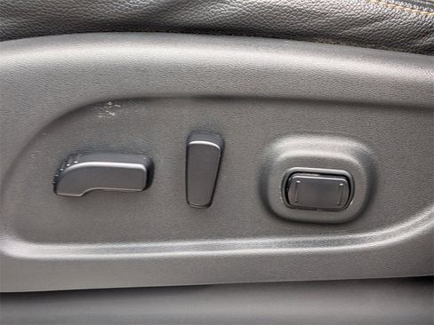 Used 2018 Nissan Titan SL w/ Chrome Package image 20