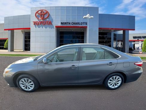 Used 2015 Toyota Camry LE image 6