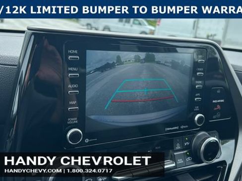 Used 2021 Toyota Highlander XLE AWD/4WD image 23