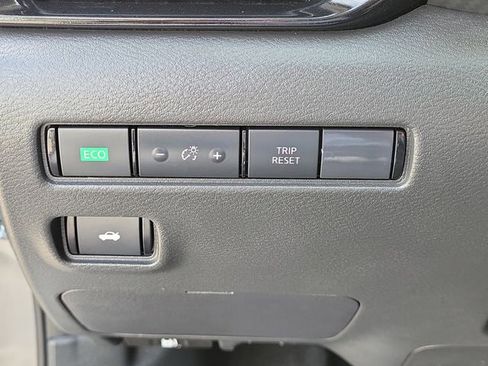 Used 2024 Nissan Sentra SR FWD image 21