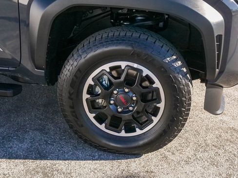Used 2024 Toyota Tacoma TRD Off-Road image 5