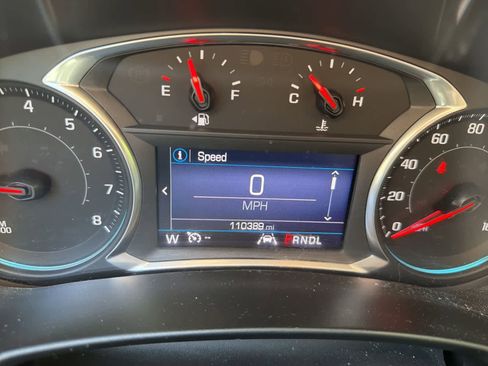 Used 2020 Chevrolet Equinox LT image 2