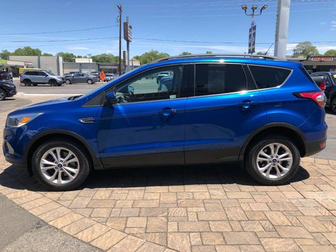 Used 2018 Ford Escape SE w/ SE Sync 3 Package AWD/4WD image 5