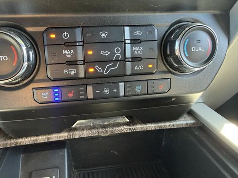 Used 2019 Ford F250 Lariat w/ Lariat Ultimate Package AWD/4WD image 32