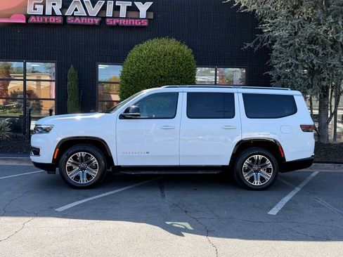 Used 2024 Jeep Wagoneer Series II w/ Flexible Seating Group image 9