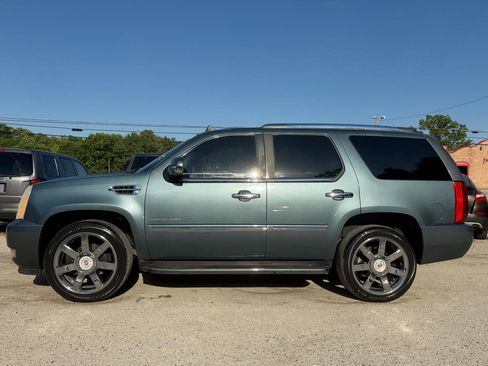 Used 2009 Cadillac Escalade AWD image 2