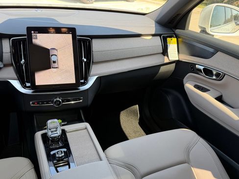 New 2026 Volvo XC90 B5 Plus AWD/4WD image 10