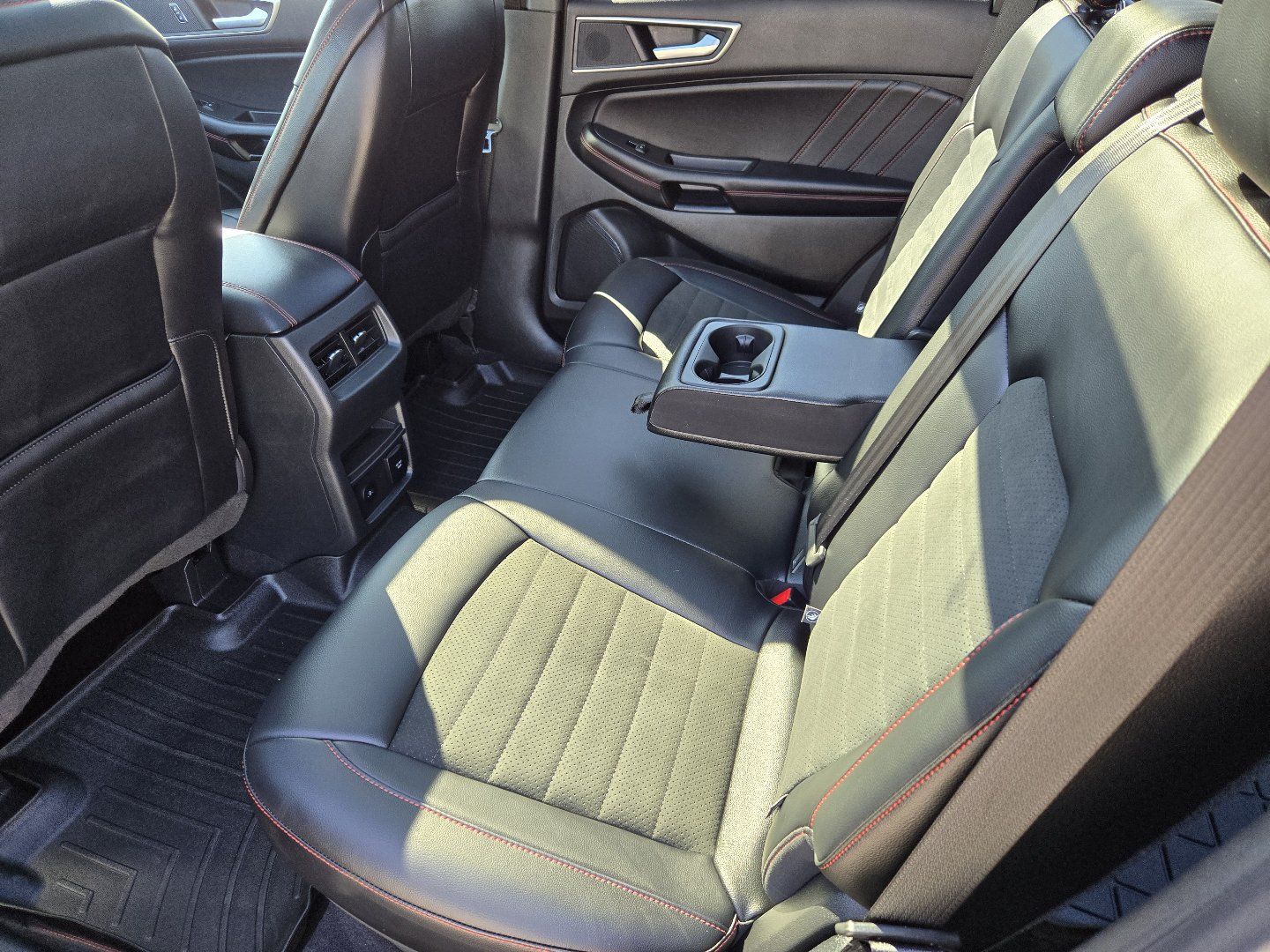 Used 2023 Ford Edge ST-Line AWD/4WD image 37