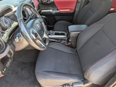 Used 2018 Toyota Tacoma SR5 AWD/4WD image 16