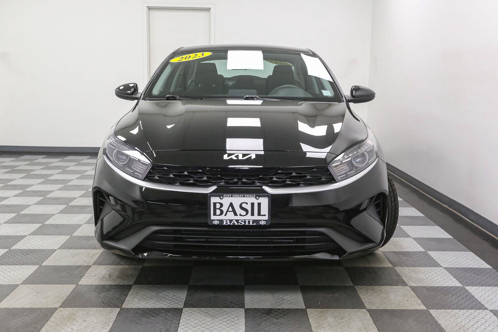 Used 2023 Kia Forte LXS FWD image 3