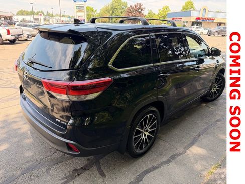 Used 2017 Toyota Highlander SE AWD/4WD image 9
