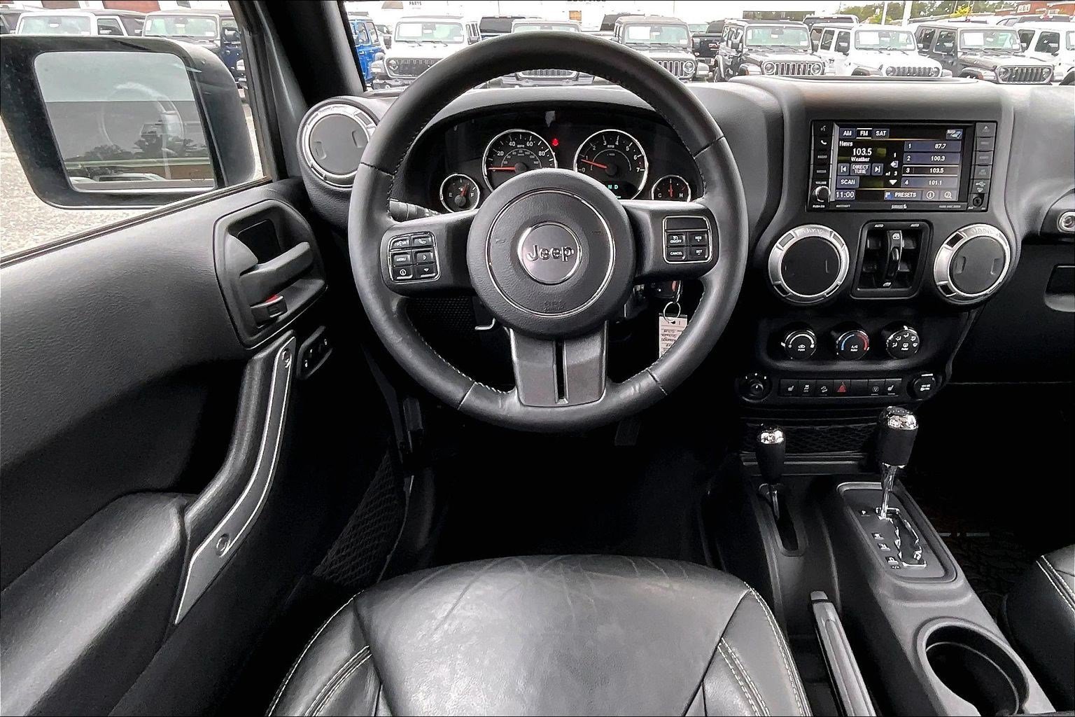 Used 2015 Jeep Wrangler Unlimited Sahara w/ Max Tow Package AWD/4WD image 5