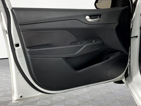 Used 2022 Hyundai Accent Limited FWD image 19