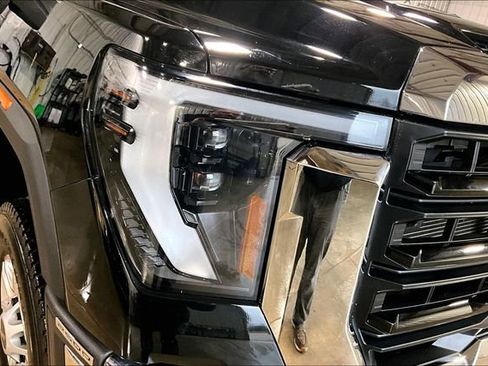 Certified 2024 GMC Sierra 2500 Pro AWD/4WD image 4