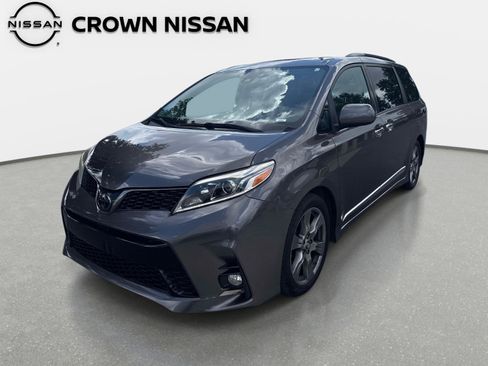 Used 2019 Toyota Sienna SE FWD image 1