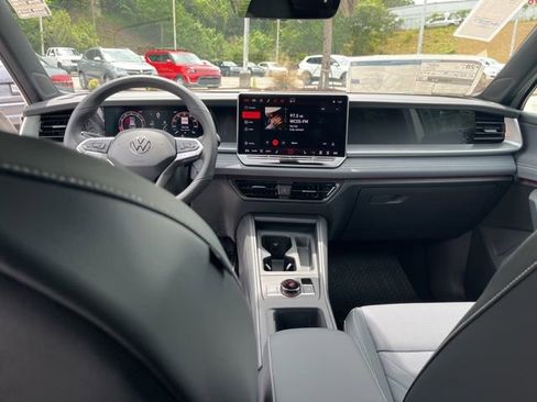 New 2026 Volkswagen Tiguan SE R-Line FWD image 17