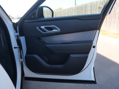 Used 2022 Land Rover Range Rover Velar R-Dynamic S image 13