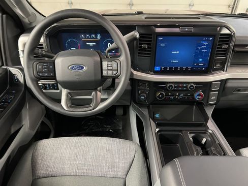 New 2026 Ford F250 XLT w/ XLT Premium Package AWD/4WD image 9