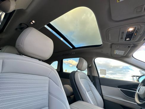Certified 2025 Lincoln Nautilus Reserve w/ Jet Appearance Package image 18