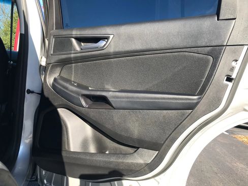 Used 2018 Ford Edge SE image 49