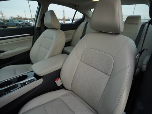 Used 2024 Nissan Altima 2.5 SL image 36