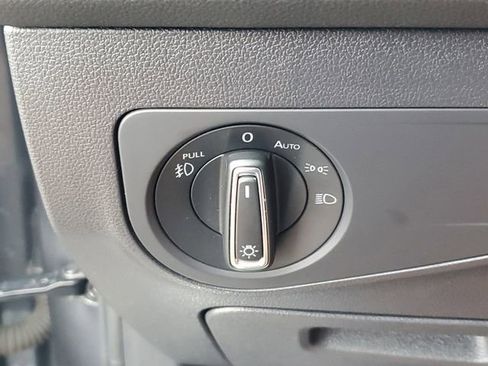 Certified 2021 Volkswagen Tiguan SE R-Line image 28