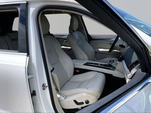 Used 2021 Volvo XC90 T5 Momentum w/ Advanced Package image 21