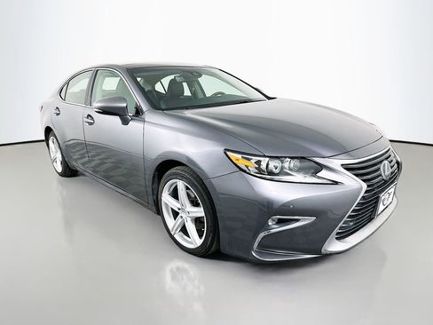 Used 2017 Lexus ES 350 w/ Luxury Package FWD image 3