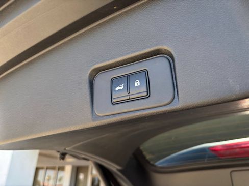 Used 2025 Nissan Rogue SV FWD image 22